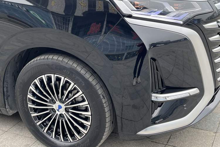 Used Denza D9 2022 DM-i 970 Four-Wheel Drive Prestige Model
