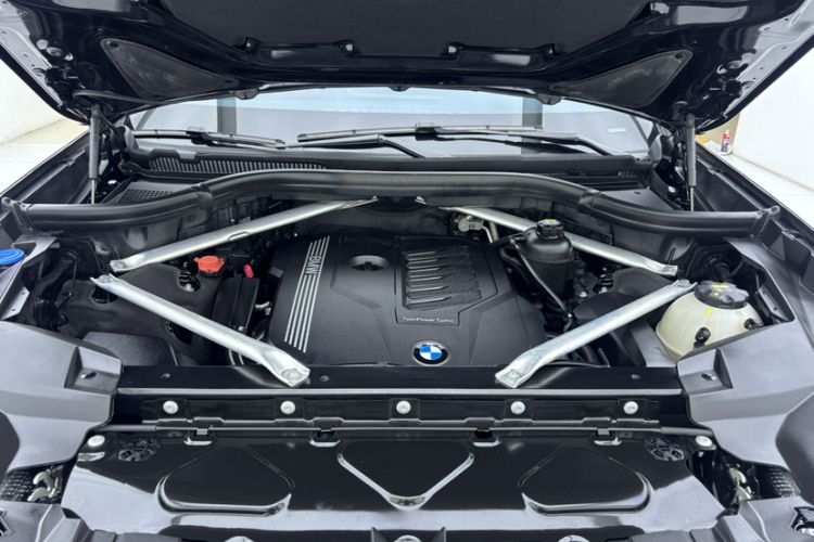 Used BMW X7 2022 xDrive40i Luxury Package with Leading Features