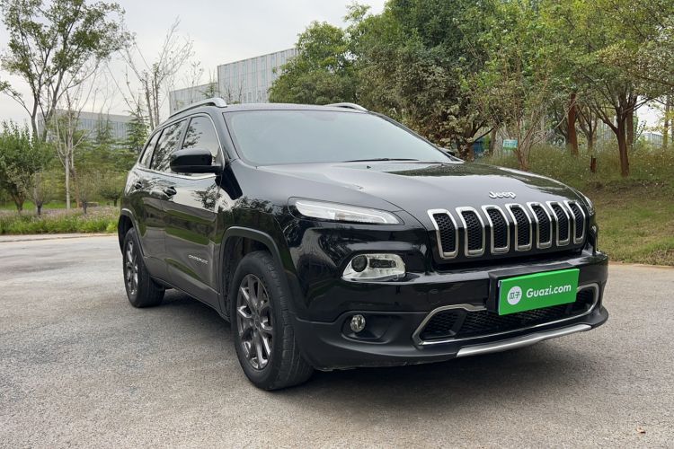 Used  Cherokee 2020 2.0L Two-Wheel Drive Classic Sports Edition
