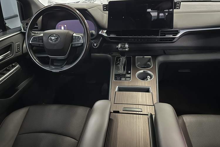 Used Toyota Granvia 2024 2.5L Hybrid Prestige PLUS Four-Wheel Drive Version