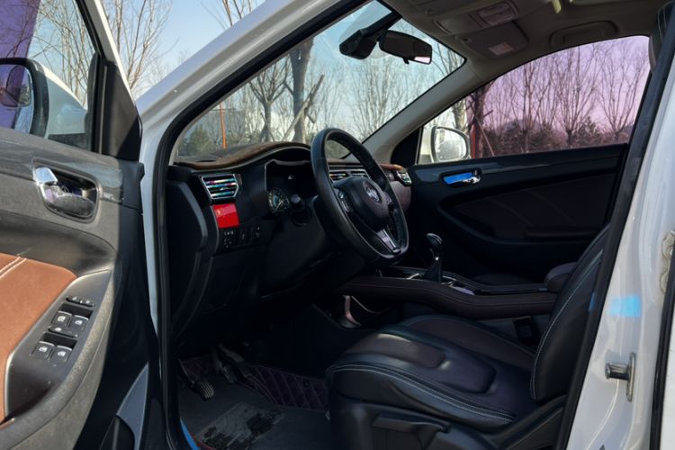 Used Dongfeng Fengon 580 2016 1.5T Manual Luxury Version