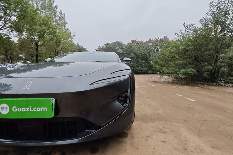 Used  12 2024 700 Three-Laser Rear-Wheel Drive Luxury Edition