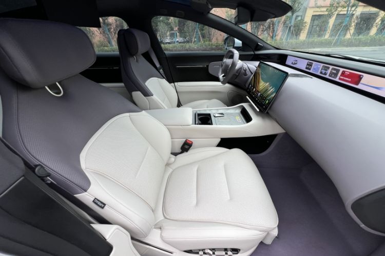 Used  12 2025 Ultra Extended-Range Edition
