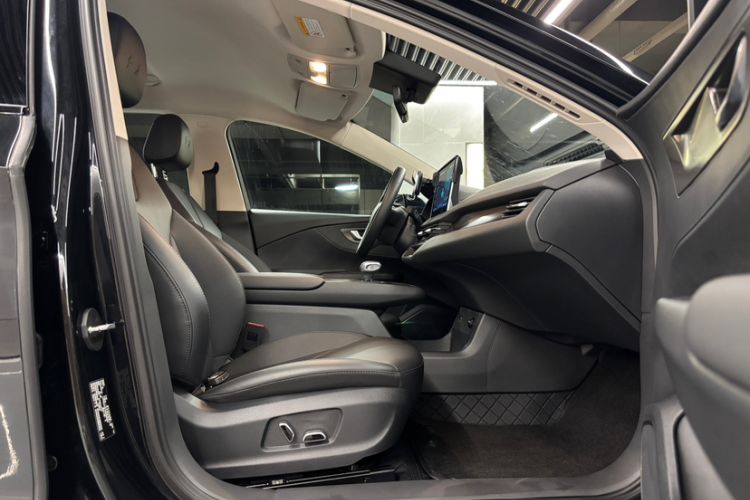 Used Hongqi E-QM5 2022 431 km Charge & Enjoy Edition
