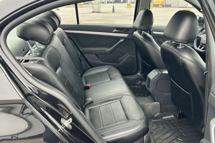 Used Volkswagen Lavida 2015 1.6L Automatic Fashion Edition
