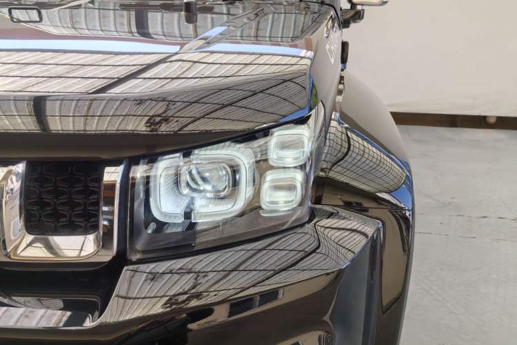 Used  BJ40 2023 2.0T Automatic Four-Wheel Drive Urban Hunter Edition Chivalrous Type
