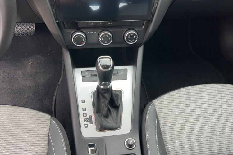 Used Skoda Octavia 2017 1.6L Automatic Chuanxing Edition
