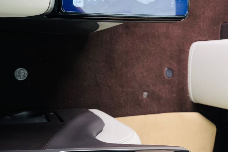 Used Denza D9 2025 DM-i Intelligent Drive 1020 Four-Wheel Drive Flagship Model
