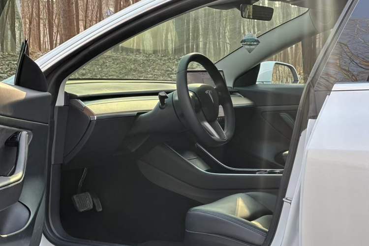 Used Tesla Model 3 2019 Standard Range Rear-Wheel Drive Upgraded Version (52 kWh)
