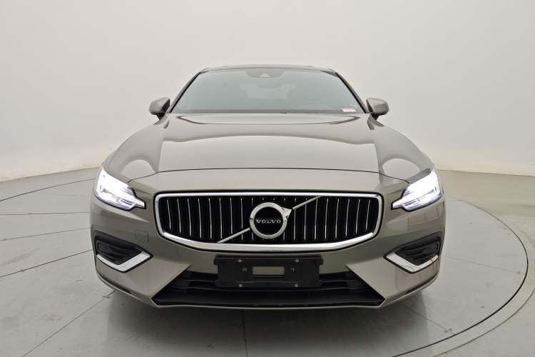Used Volvo S60 2022 B4 Zhiyuan Luxury Edition
