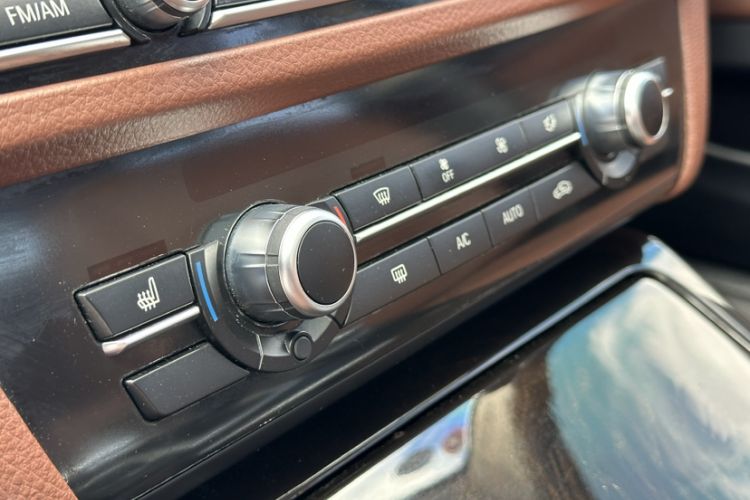 Used BMW 5 Series 2014 525Li Leading Model
