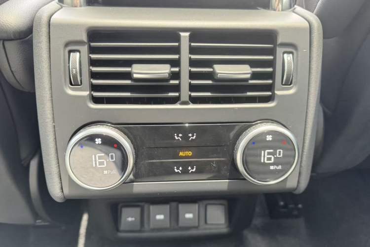 Used Land Rover Discovery 2023 Revised Version 360 PS R-Dynamic S
