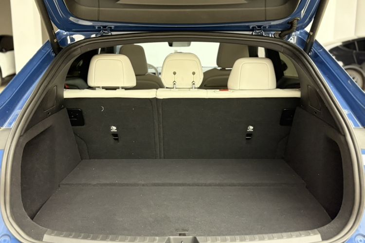 Used ONVO L60 2024 60 kWh Rear-Drive Version