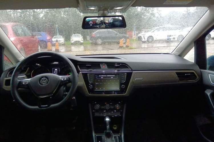 Used Volkswagen Touran 2018 Volkswagen Touran L 280TSI DSG Comfort Edition 7 Seats China VI Standard