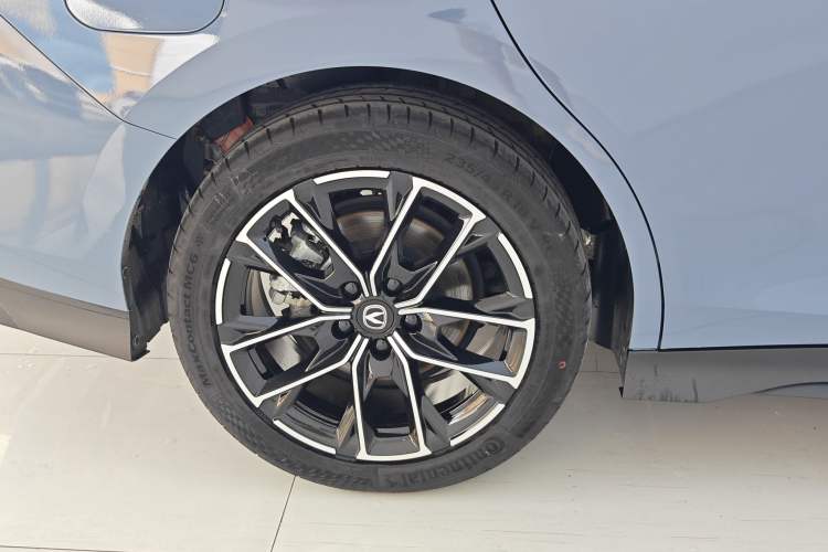 Used Changan UNI-V iDD 2024 Blue Whale Smart Electric iDD 136km Luxury Model