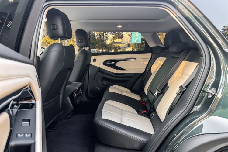 Used Land Rover Range Rover Evoque 2021 Range Rover Velar L 249PS R-Dynamic First Edition