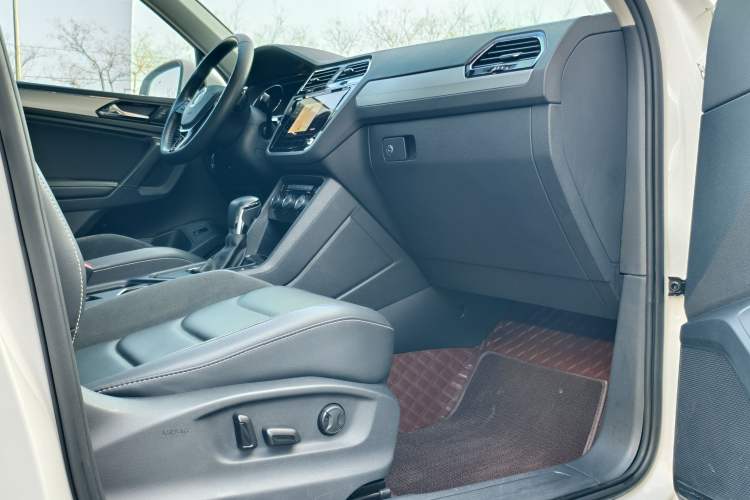 Used Volkswagen Tiguan L 2019 Revised 330TSI Automatic Two-Wheel Drive Smart & Luxury Edition China VI Standard