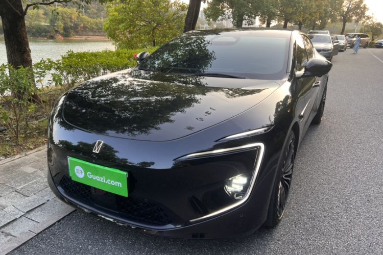 Used  12 2025 Ultra Extended-Range Edition
