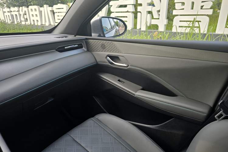 Used BYD Qin PLUS 2025 DM-i Smart Drive 55KM Leading Model
