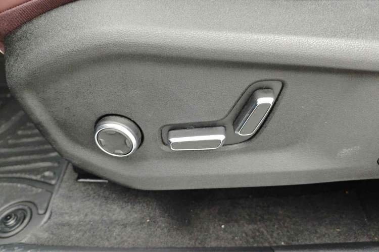 Used Geely Auto Monjaro L 2024 2.0TD High-Power Automatic Two-Wheel Drive Yunqi Version
