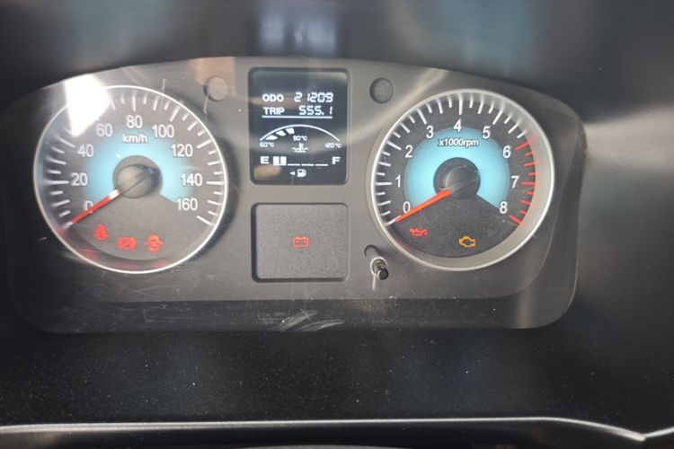 Used Jinbei Gold Hiace M Classic 2022 Panda Edition 1.5L Engineering Lion Passenger Van 6 Seats
