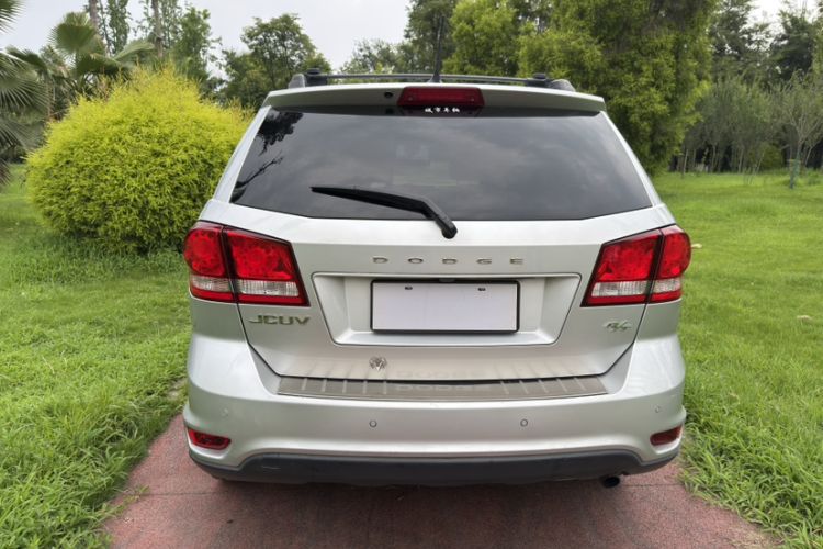 Used Dodge Journey 2013 2.4L Two-Wheel Drive Luxury Version
