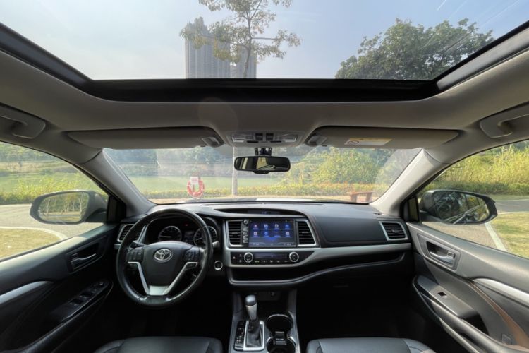 Used Toyota Highlander 2017 2.0T Two-Wheel Drive Luxury Edition 7 Seats