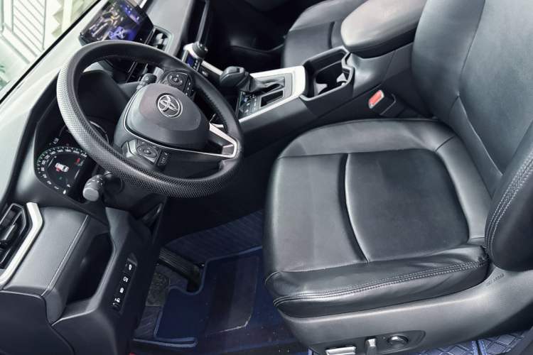 Used Toyota RAV4 2023 2.0L CVT Two-Wheel Drive Fashion Edition
