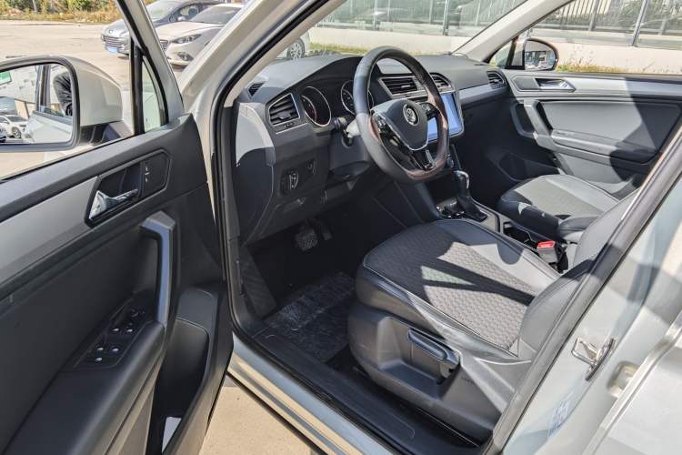 Used Volkswagen Tiguan L 2019 330TSI Automatic Two-Wheel Drive Luxury Edition China V Standard
