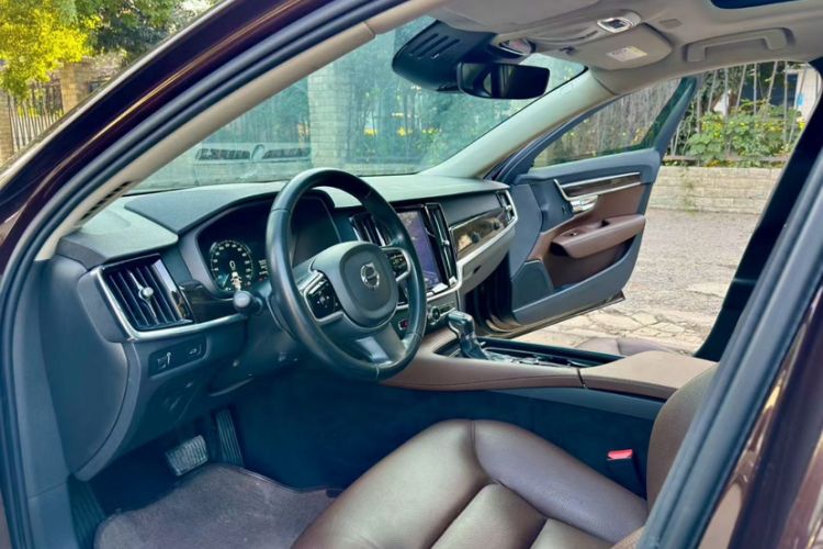 Used Volvo S90 2018 T4 Zhiyuan Edition
