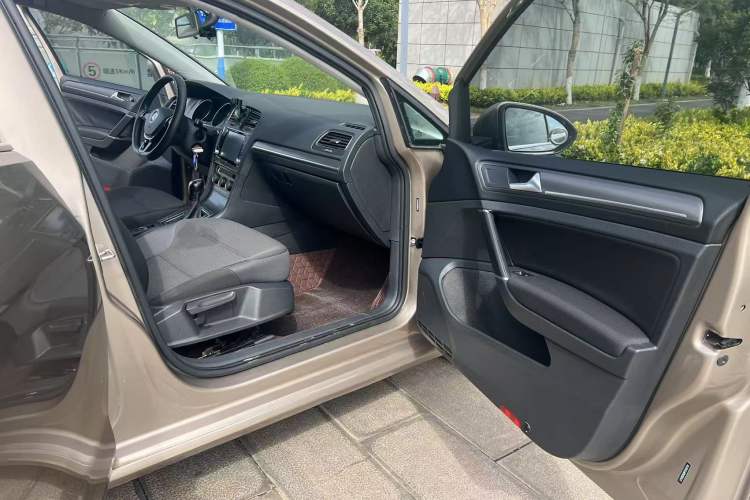 Used Volkswagen Golf 2015 1.4TSI Automatic Comfort Model
