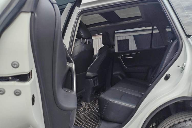 Used Toyota Wildlander 2023 2.0L CVT Two-Wheel Drive Luxury PLUS Edition
