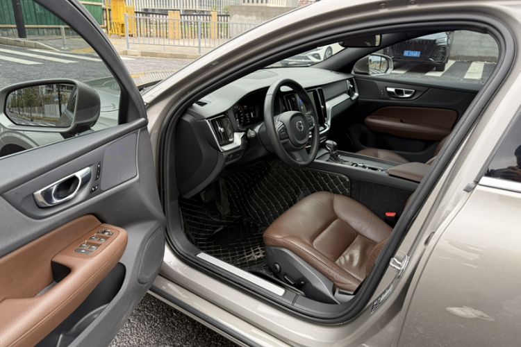 Used Volvo S60 2020 T4 Zhiyi Luxury Edition
