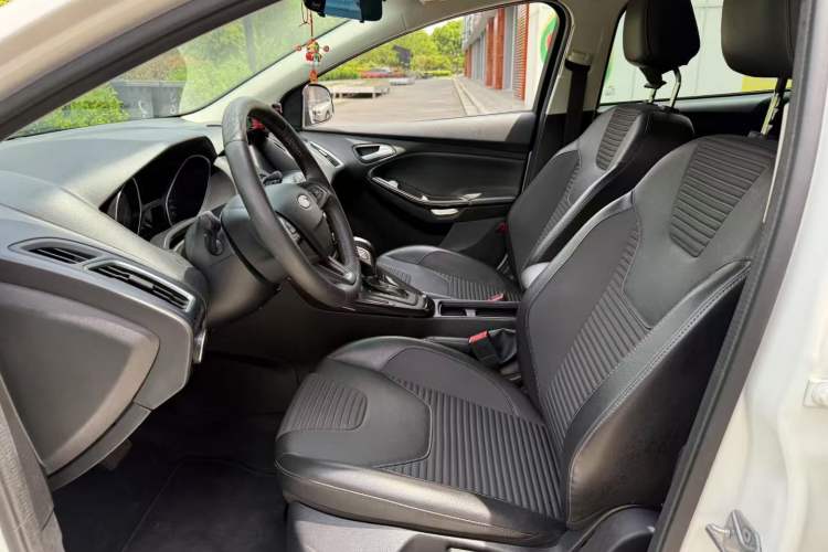 Used Ford Focus 2018 Hatchback Classic 1.6L Automatic Trendy SmartDrive Edition
