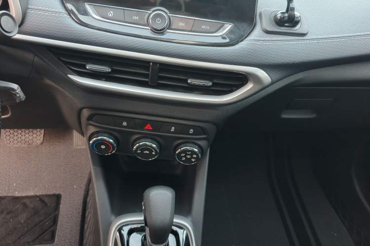 Used Chevrolet Trax 2021 325T Automatic Fun Edition China VI Standard
