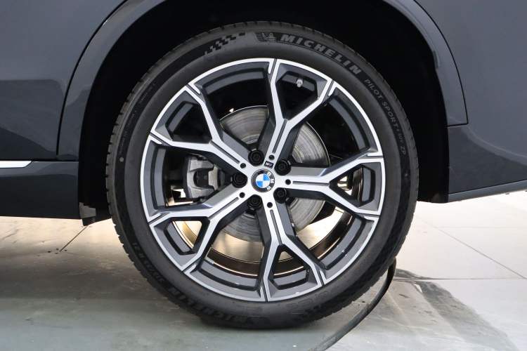 Used BMW X5 2023 xDrive 30Li Luxury M Sport Package
