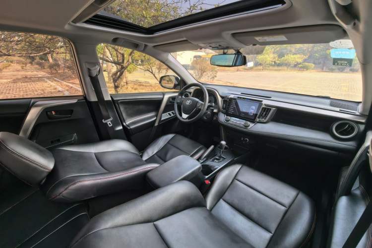 Used Toyota RAV4 2015 2.0L CVT Two-Wheel Drive Fashion Edition
