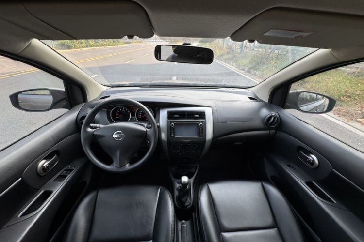 Used Nissan Livina 2013 1.6XE Manual Comfort Edition
