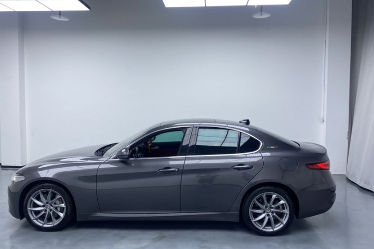 Used Alfa Romeo Giulia 2021 2.0T 280HP Luxury Edition
