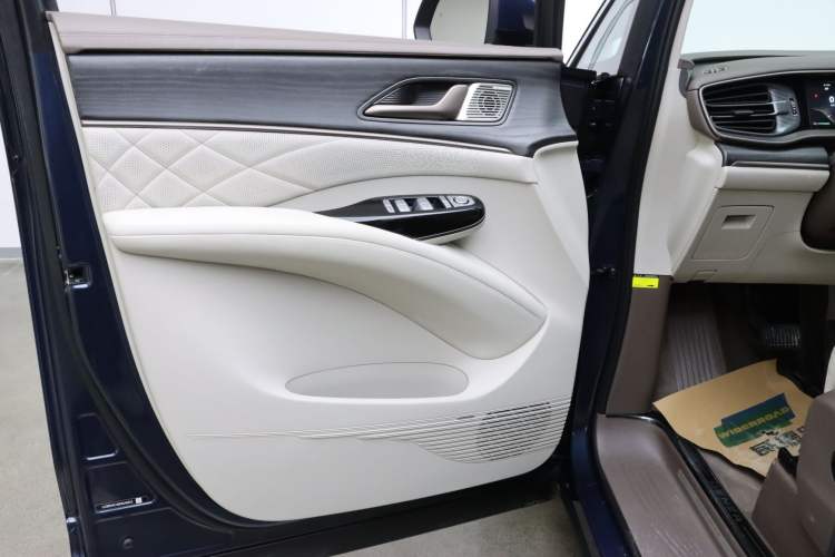 Used Denza D9 2022 DM-i 970 Four-Wheel Drive Flagship Model
