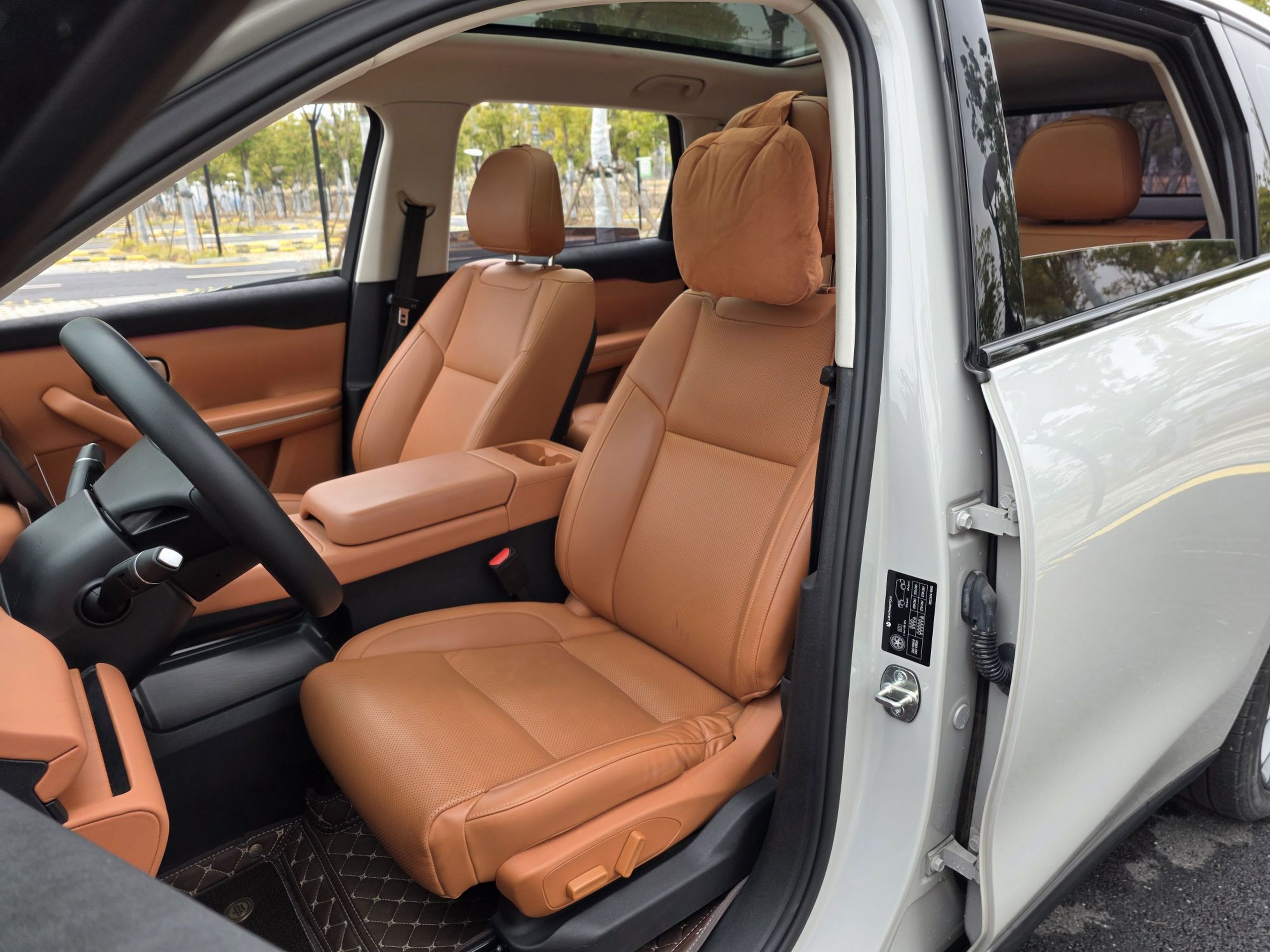 Переднее сиденье в автомобиле