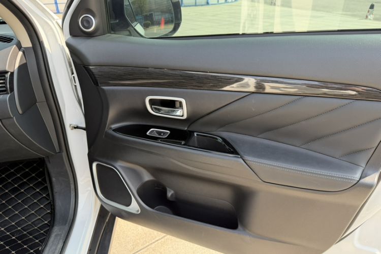 Used Mitsubishi Outlander 2019 2.0L Two-Wheel Drive Comfort Edition 5 Seats China VI Standard
