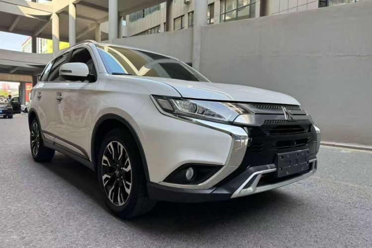 Used Mitsubishi Outlander 2020 2.0L Two-Wheel Drive Comfort Edition 7-Seater
