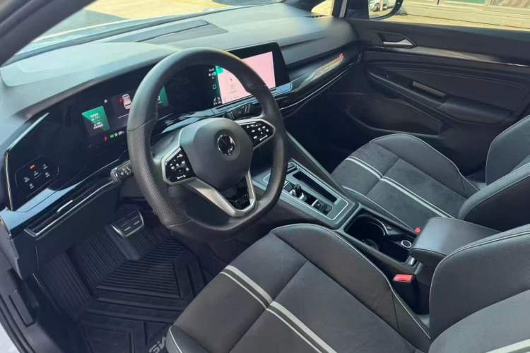 Used Volkswagen Golf 2023 Facelift 280TSI DSG R-Line
