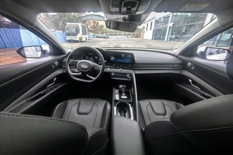 Used Hyundai Elantra 2023 1.5L CVT LUX Prestige Edition