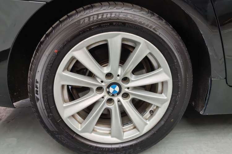 Used BMW 5 Series 2014 520Li Elegant Model
