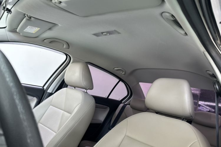 Used Volkswagen Lavida 2017 1.6L Automatic Comfort Edition
