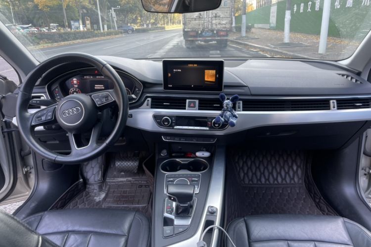 Used Audi A4L 2018 30th Anniversary Edition 40 TFSI Fashion Model
