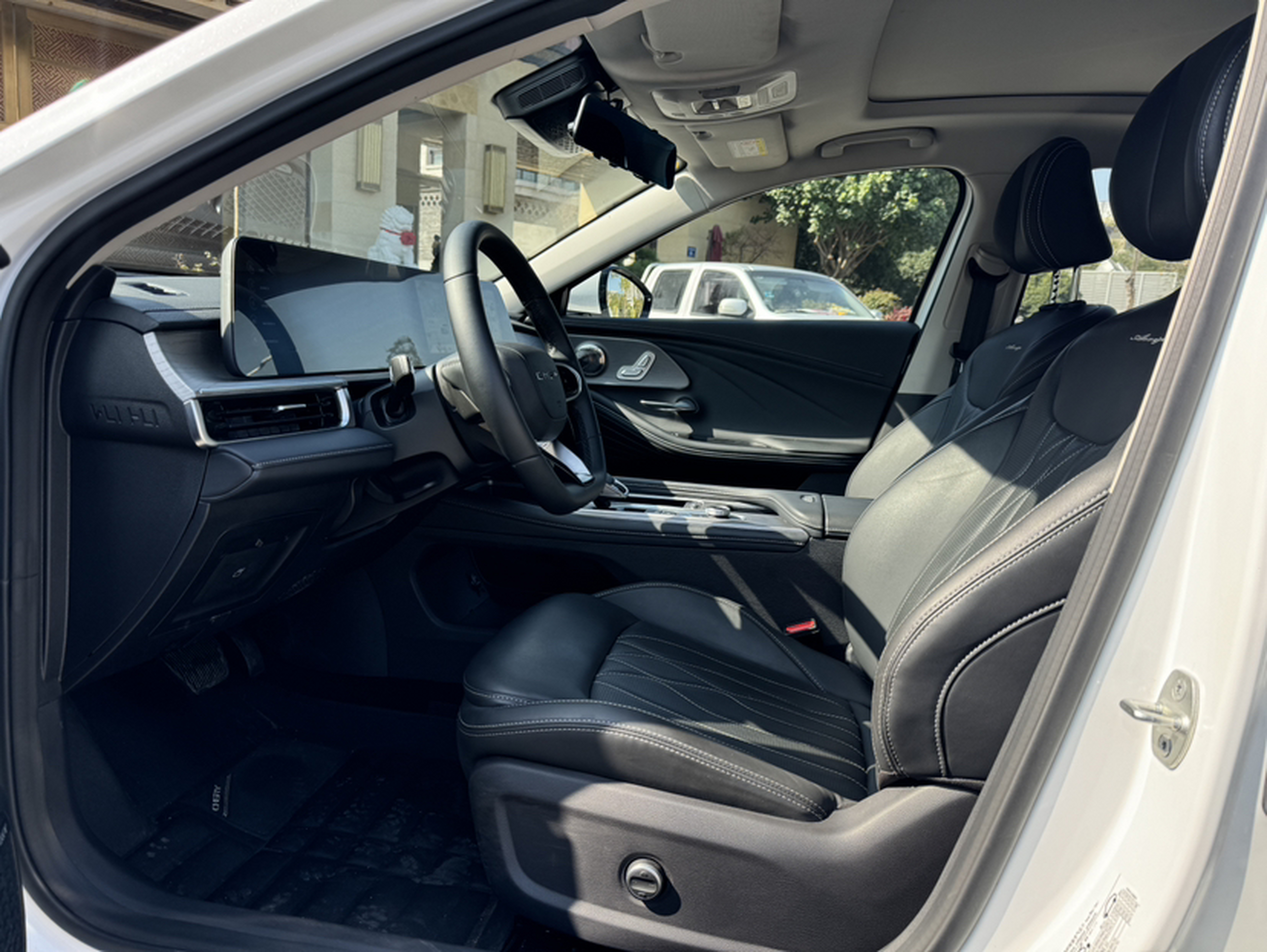 المقاعد الأمامية داخل السيارة