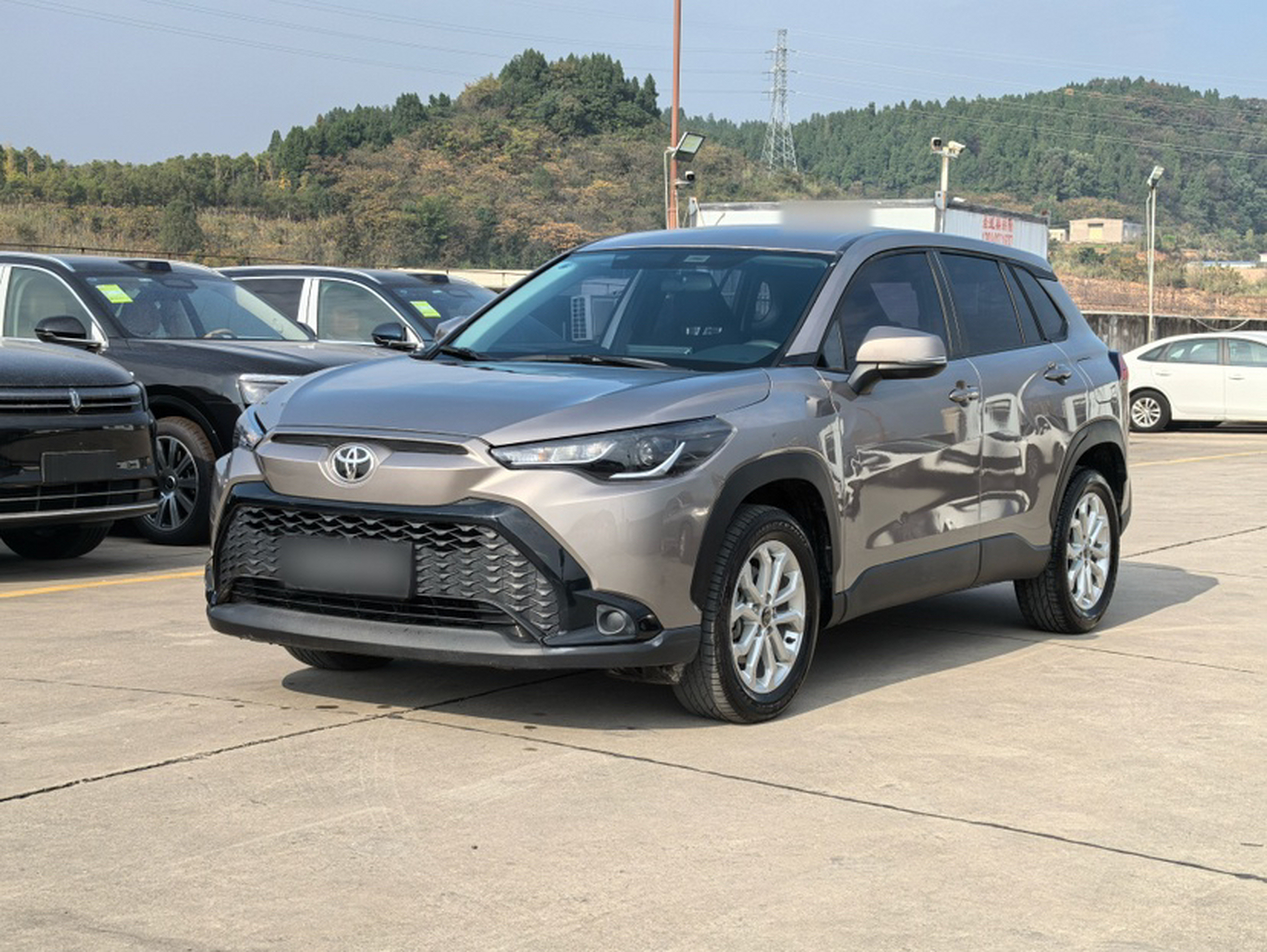 Под передней частью автомобиля